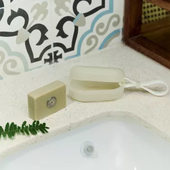 Savont - Traveler Ocean (aus Meeresplastik recycelt)- Seifendose Opal mit Seifenhalter weiß