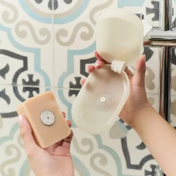 Savont - Traveler Ocean (aus Meeresplastik recycelt)- Seifendose Opal mit Seifenhalter weiß