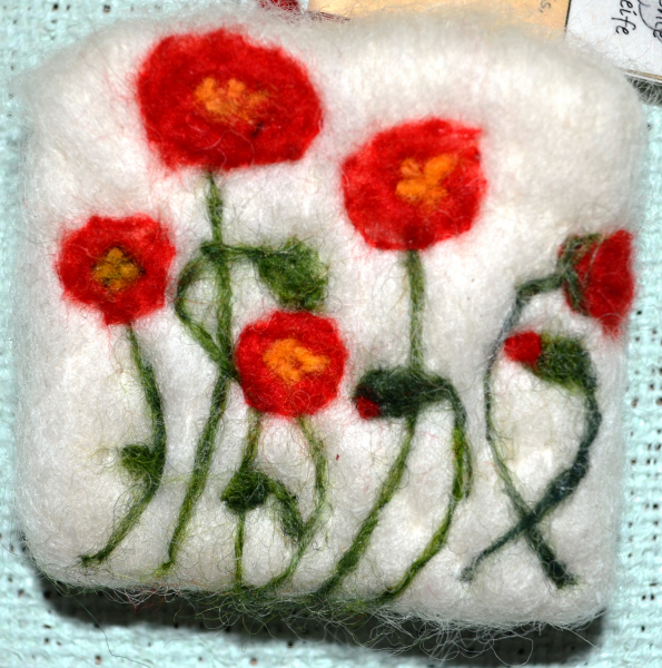 Eingefilzte Pflanzenölseife Mohnblumen