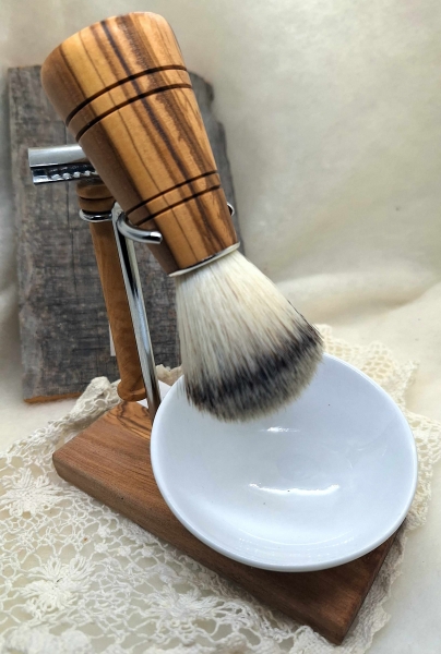 Rasier Set aus Olivenholz mit Pinsel, Hobel, Halter, ovaler Schale und Rasier-Seife - Kopie