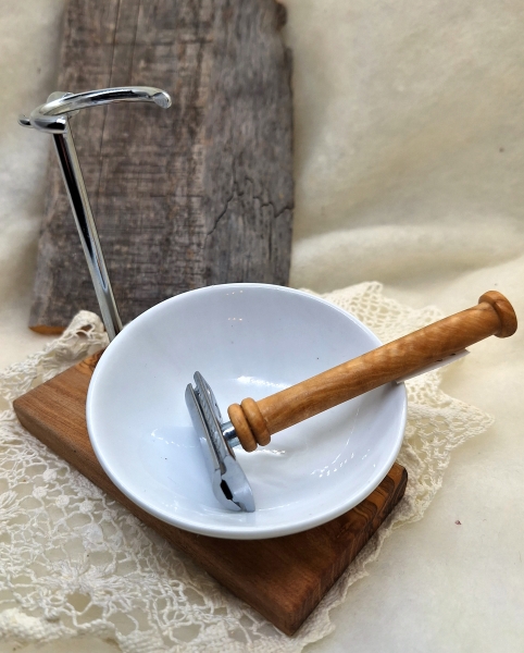 Rasier Set aus Olivenholz mit Pinsel, Hobel, Halter, ovaler Schale und Rasier-Seife - Kopie